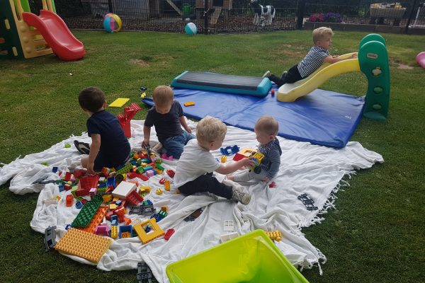 lKinderdagverblijf ego bouwen in de tuin