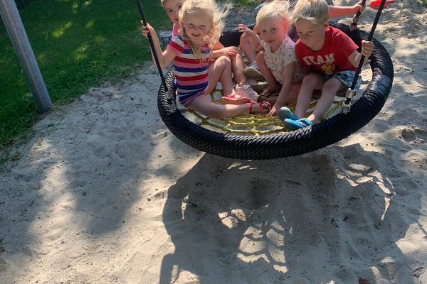 Kinderdagverblijf schommel